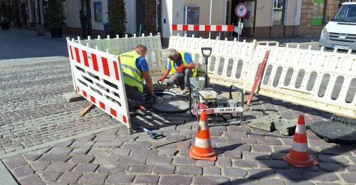 Bezpieczniejsze i ładniejsze włazy kanalizacyjne w Rzeszowie